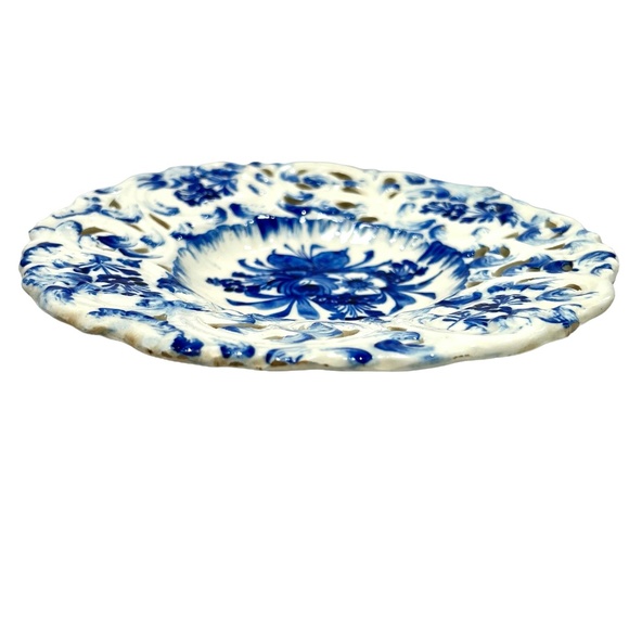 ITALIAN WHITE W/BLUE FLOWERS CERAMIC DECORATIVE PLATE - Picture 12 of 15